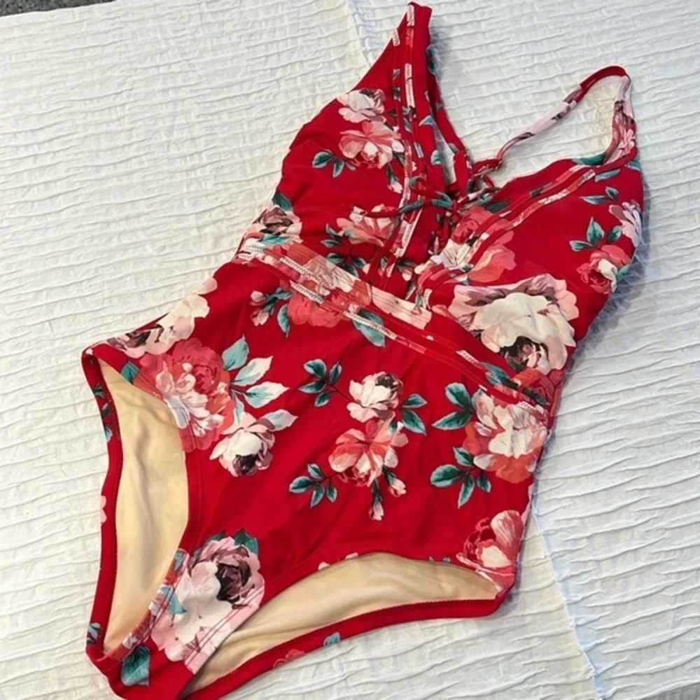 Kona Sol swim suit baiting suit women’s‎ one piece small red floral